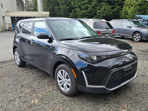 Used 2025 Kia Soul LX image 1