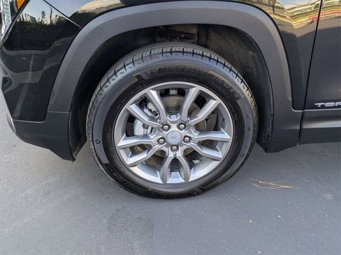 Used 2024 GMC Terrain SLT image 13