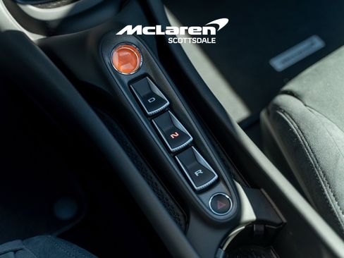 Used 2025 McLaren Artura image 27