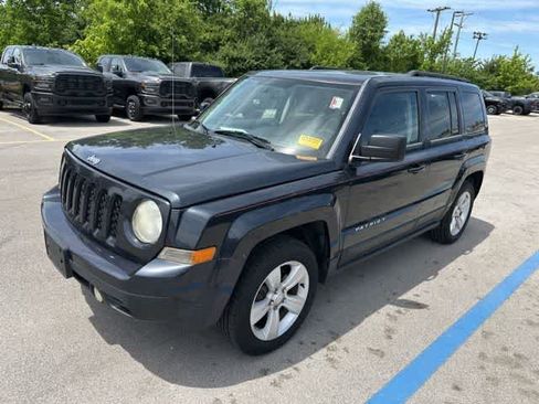 Used 2014 Jeep Patriot Latitude w/ Sun/Sound Group FWD image 2
