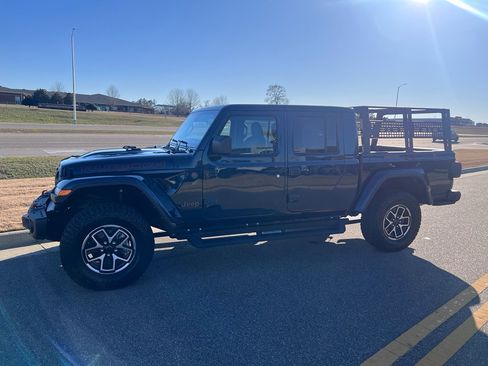 Used 2025 Jeep Gladiator Rubicon image 9