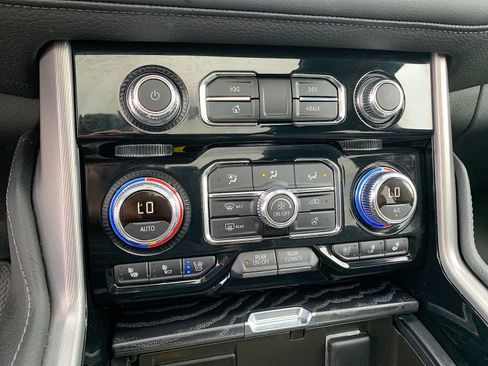 Certified 2024 GMC Yukon Denali w/ Advanced Technology Package AWD/4WD image 18