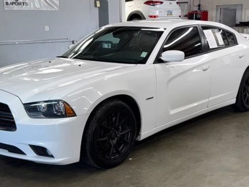 Used 2014 Dodge Charger R/T RWD image 9