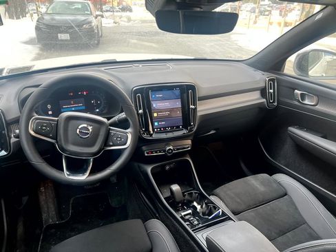 Certified 2025 Volvo XC40 B5 Plus image 9