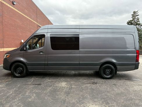 Used 2025 Mercedes-Benz Sprinter 2500 image 4