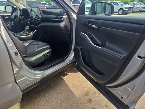 Used 2022 Toyota Highlander XLE image 72