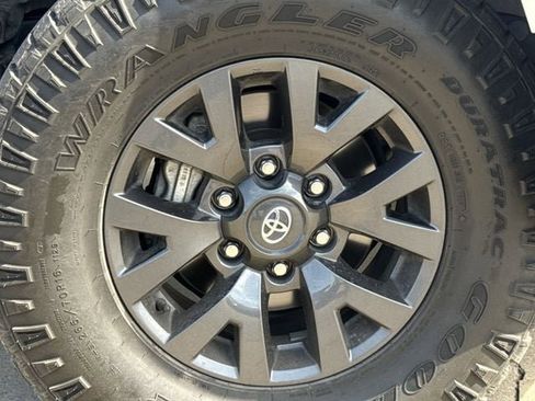 Used 2023 Toyota Tacoma SR5 RWD image 11