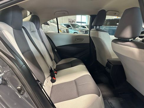 Used 2025 Toyota Corolla LE image 32