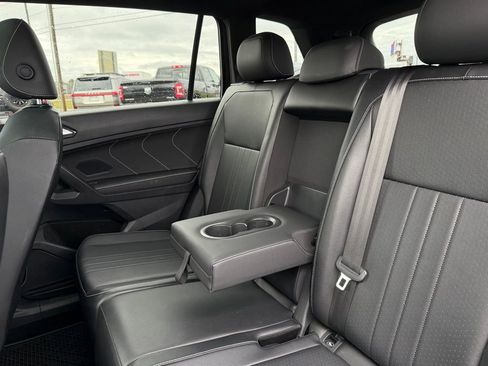 Used 2022 Volkswagen Tiguan SE R-Line image 29