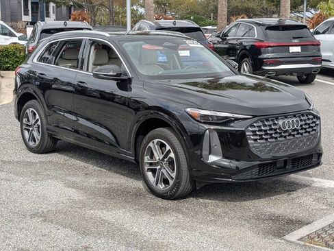 Certified 2025 Audi Q5 Premium w/ Convenience Package image 3