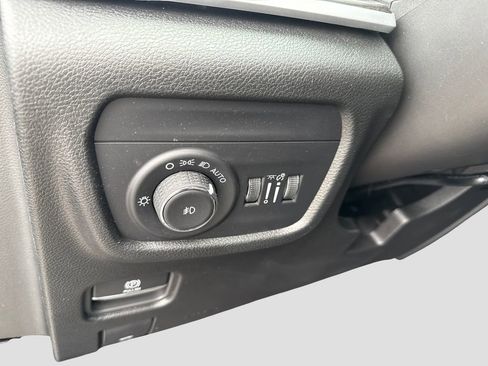 Used 2025 Jeep Grand Cherokee Limited AWD/4WD image 10
