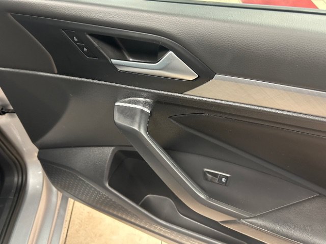 Used 2022 Volkswagen Jetta SE FWD image 13