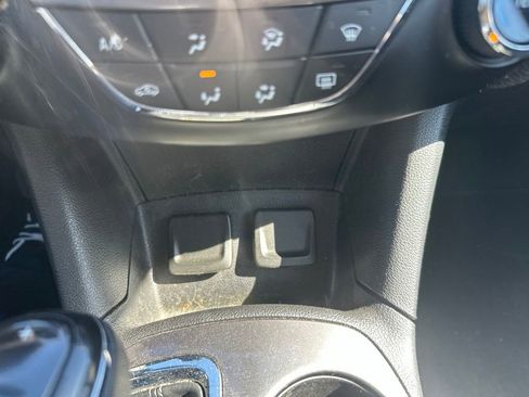 Used 2017 Chevrolet Cruze LT FWD image 18