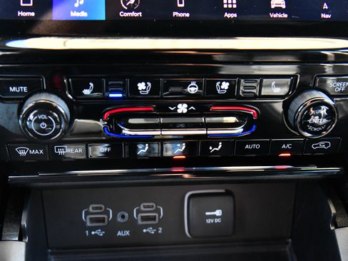 Used 2024 Jeep Grand Cherokee L Limited w/ Luxury Tech Group II AWD/4WD image 33