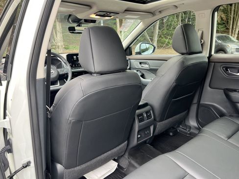 Certified 2023 Nissan Rogue SL w/ SL Premium Package FWD image 18