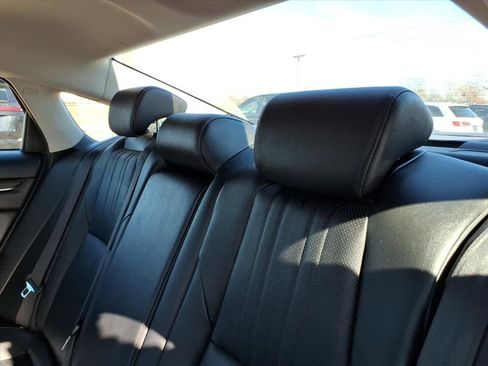Used 2020 Honda Accord Touring image 12