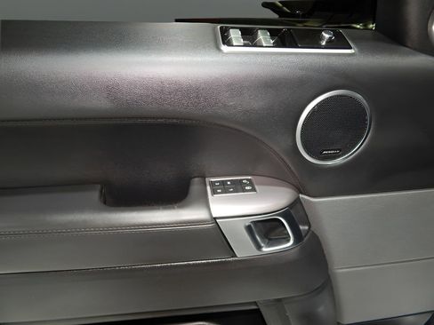 Used 2019 Land Rover Range Rover Sport HSE image 10