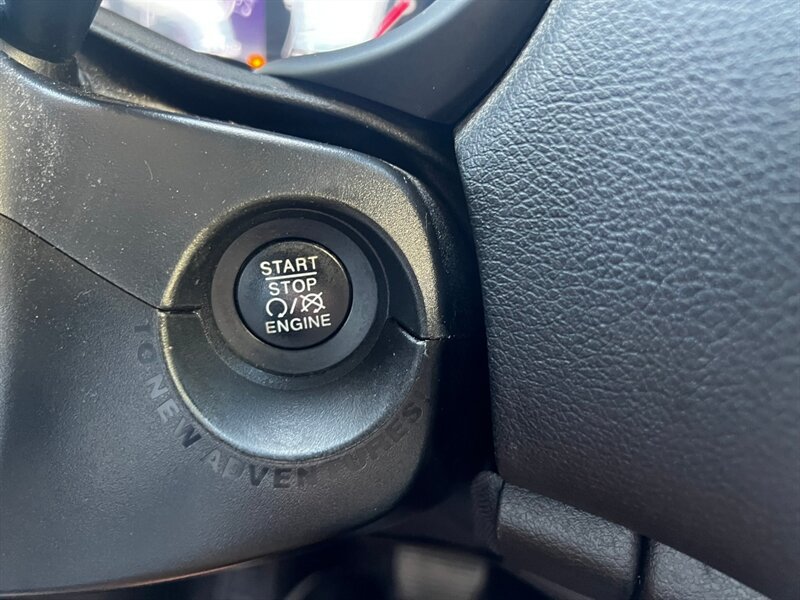 Used 2019 Jeep Renegade Latitude w/ Safety & Security Group II AWD/4WD image 28
