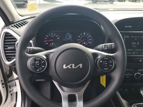Used 2022 Kia Soul LX image 10