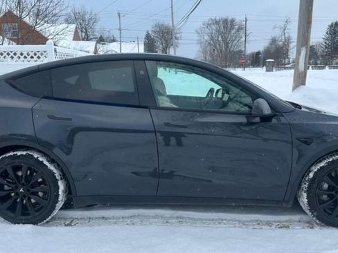 Used 2024 Tesla Model Y Long Range image 2