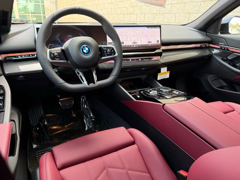 New 2026 BMW 550e xDrive w/ M Sport Professional Package image 28