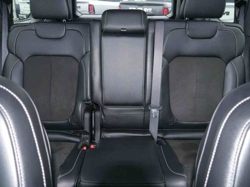 Used 2023 Jeep Grand Cherokee L Laredo image 34