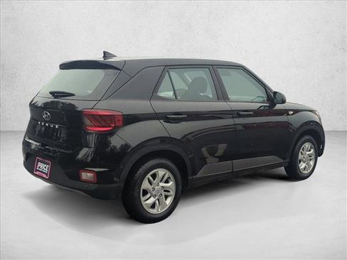 Used 2022 Hyundai Venue SE image 5