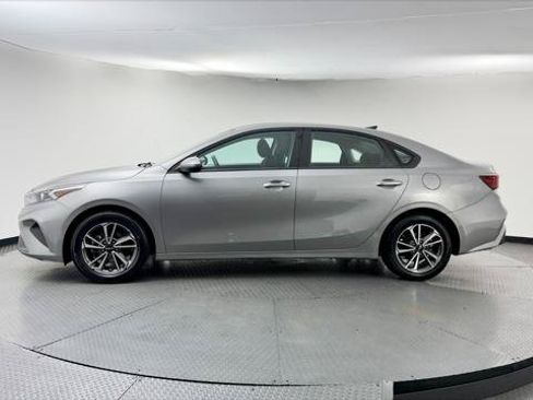 Used 2023 Kia Forte LXS FWD image 3