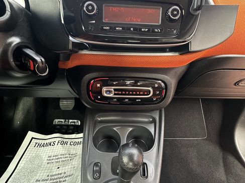 Used 2016 smart fortwo passion image 14