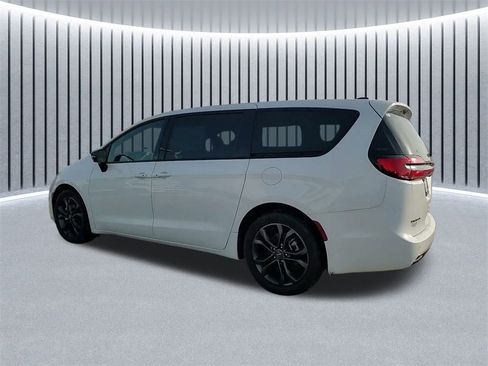 New 2026 Chrysler Pacifica Select image 13