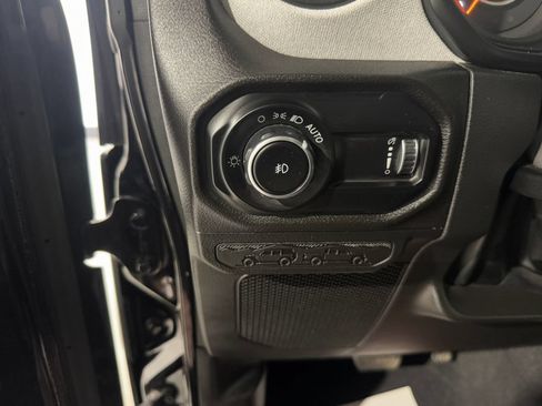 Used 2025 Jeep Wrangler Unlimited Sport AWD/4WD image 33