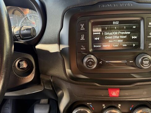 Used 2016 Jeep Renegade Latitude AWD/4WD image 15
