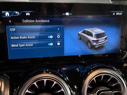 Certified 2025 Mercedes-Benz GLB 250 4MATIC image 34