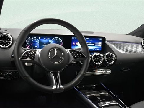 Used 2025 Mercedes-Benz GLA 250 4MATIC w/ Driver Assistance Package image 27