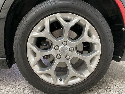 Used 2017 Chrysler 300 C Platinum image 24