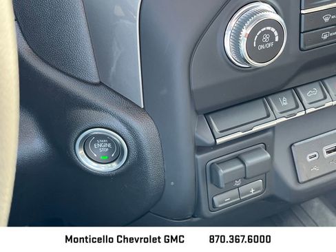 New 2026 GMC Sierra 2500 Pro AWD/4WD image 17