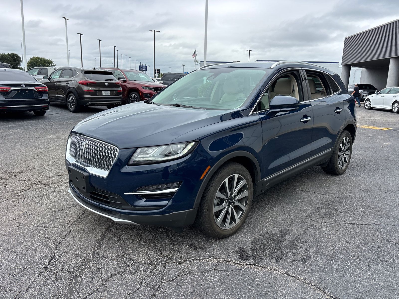 Used 2019 Lincoln MKC Reserve w/ MKC Climate Package FWD image 3