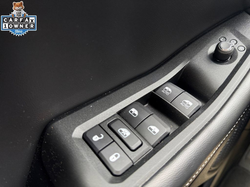 Used 2025 Jeep Grand Cherokee Laredo X w/ Luxury Tech Group I AWD/4WD image 28