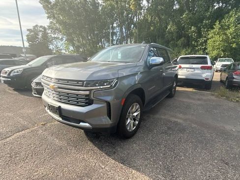 Used 2021 Chevrolet Suburban Premier w/ Premium Package AWD/4WD image 4