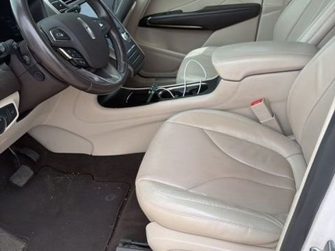 Used 2019 Lincoln MKC Reserve image 14