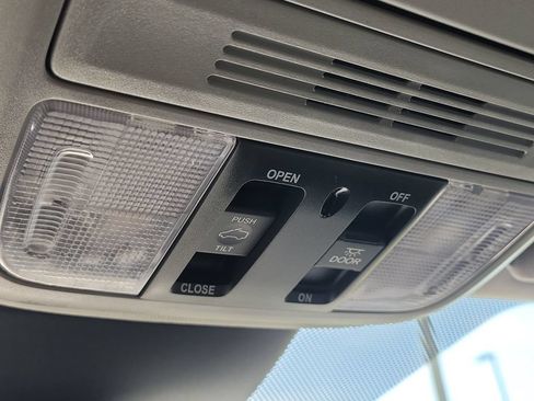 Used 2024 Honda Odyssey EX-L image 29
