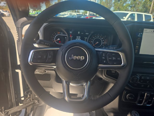 Used 2026 Jeep Wrangler Unlimited Sahara AWD/4WD image 13