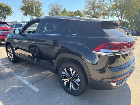 New 2026 Volkswagen Atlas Cross Sport SE FWD image 8