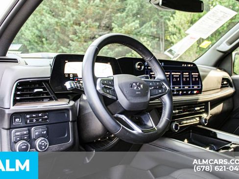 Used 2025 Chevrolet Suburban Z71 AWD/4WD image 34