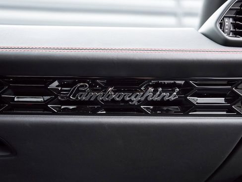 Used 2023 Lamborghini Huracan Tecnica image 45