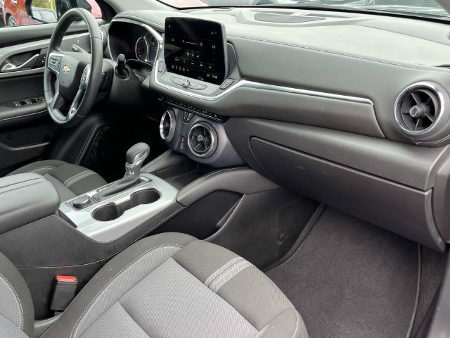 Used 2025 Chevrolet Blazer LT AWD/4WD image 23