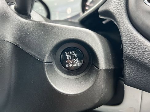 Used 2018 Jeep Compass Latitude w/ Popular Equipment Group image 16