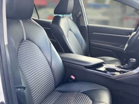 Used 2020 Toyota Camry SE image 22