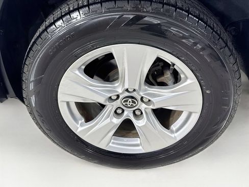 Used 2021 Toyota RAV4 XLE w/ Convenience Package AWD/4WD image 39