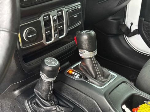 Used 2018 Jeep Wrangler Unlimited Sahara w/ Uconnect 4C Nav & Sound Group image 32